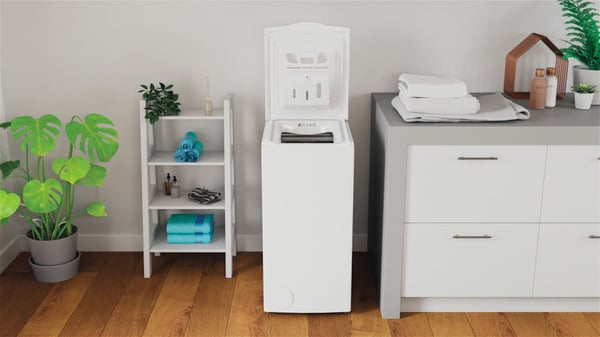 Indesit Turn&GO BTW L60400 IT Pesukone Päältätäytettävä 6 kg 951 RPM Valkoinen