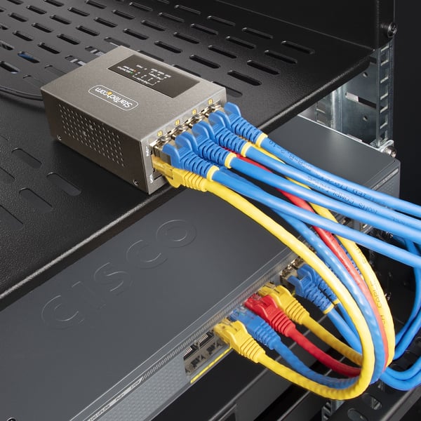 StarTech.com Multi-Gigabit PoE++-injektor med 4 portar, 5/2,5/1G Ethernet (NBASE-T), PoE/PoE+/PoE++ (802.3af/802.3at/802.3bt), 160 Watts effektbudget, monterbar på vägg/DIN-skena, ej hanterad
