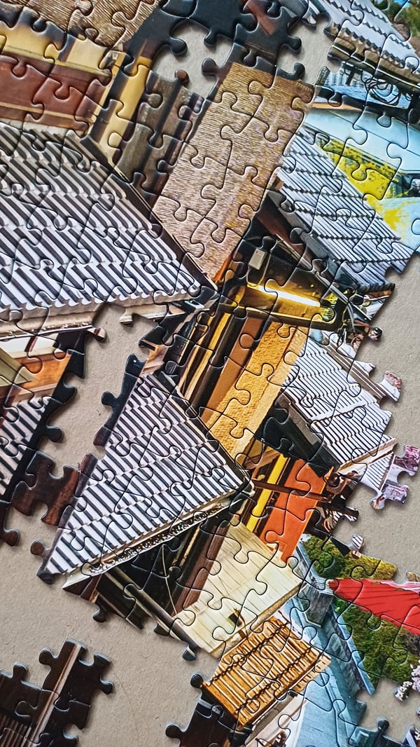 Tactic Puzzle Lovers Woman walking in Kyoto 1000 pcs puzzle