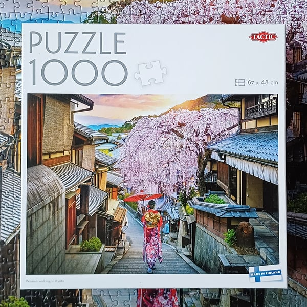 Tactic Puzzle Lovers Woman walking in Kyoto 1000 pcs puzzle