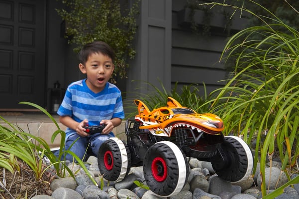 Hot Wheels Monster Trucks HW Unstoppable Tiger Shark-fjernstyret bil