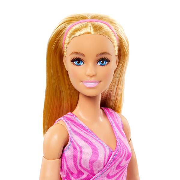 Barbie Made to Move -nukke, vaaleat hiukset, riisuttava urheilutoppi ja urheiluhousut, 22 taipuvaa niveltä