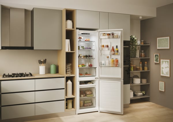 Candy Fresco CNCQ2T518EW Fritstående 279 L Hvid