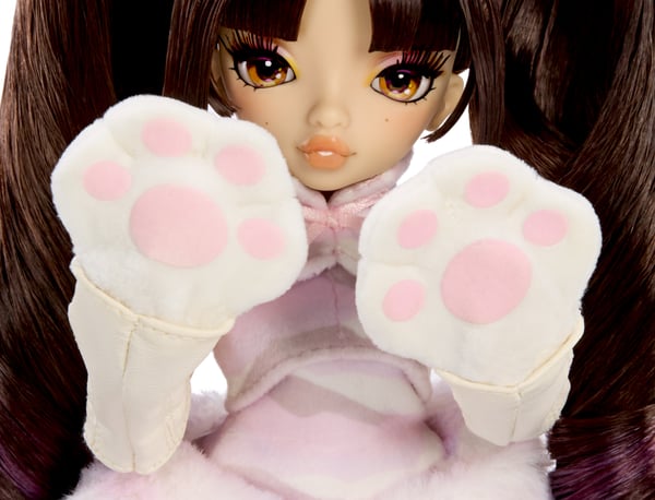 MGA Entertainment Mirror Mi Akiko Kittyama