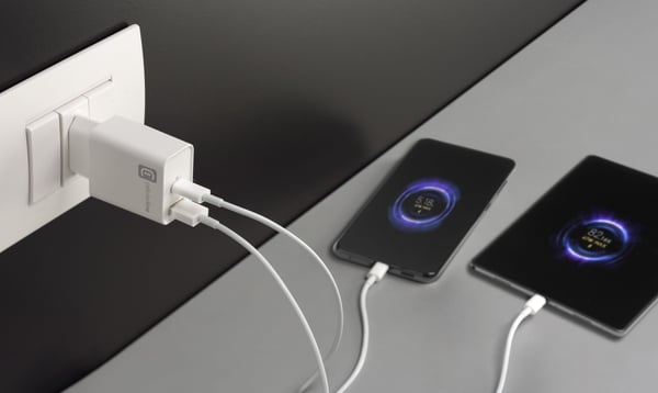 Cellularline 8018080476877 Smartphone, Universel Hvid Vekselstrøm Indendørs