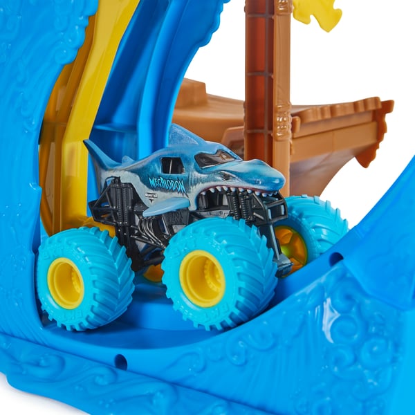 Monster Jam Megalodon Loop of Doom Stunt