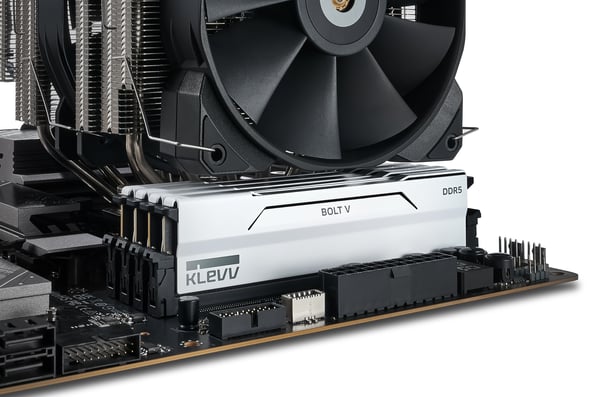 Klevv Bolt V hukommelsesmodul 32 GB 2 x 16 GB DDR5 6000 MT/s 288-pin DIMM