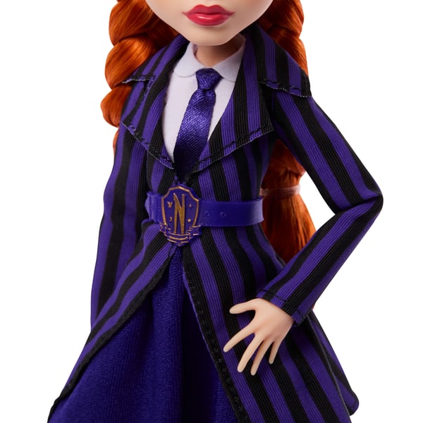 Monster High x Wednesday-samlardocka, Agnes DeMille med lila uniform och tillbehör