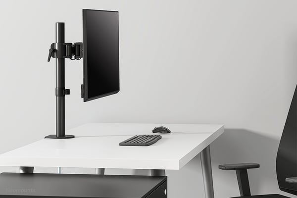Neomounts NM-D135BLACK skærmbeslag og -stativer 68,6 cm (27") Skrivebord Sort