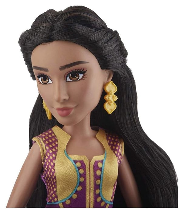 Hasbro E5463 nukke