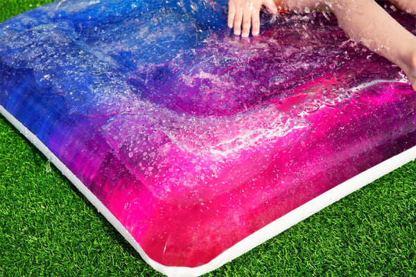 Galaktisk vandmåtte til børn 130x90cm BESTWAY + vandspray