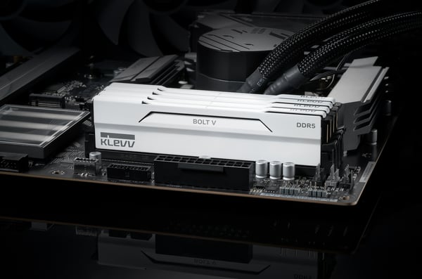 Klevv Bolt V hukommelsesmodul 32 GB 2 x 16 GB DDR5 6000 MT/s 288-pin DIMM