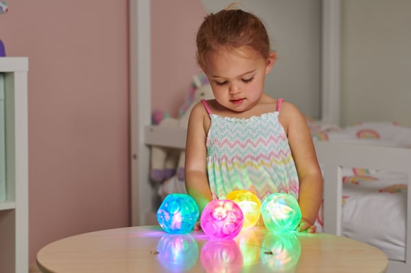 Tickit Small Irregular Sensory Flashing Ball Set Kastebold