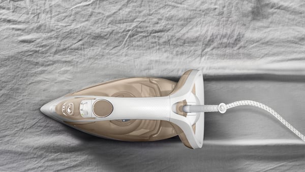 Tefal Easygliss Eco FV5780 Torr & Ångstrykjärn Durilium Airglide-sulplatta 2800 W brons, Vit
