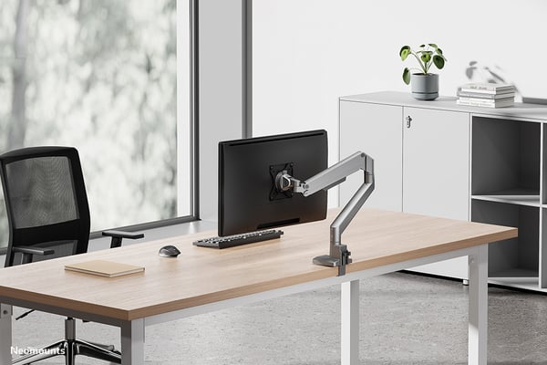 Neomounts DS70-250SL1 monitorin kiinnike ja jalusta 88,9 cm (35") Vastaanotto Hopea