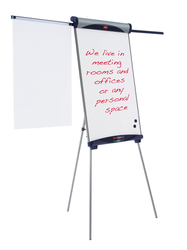 Nobo Impression Pro Flipover på trefod med magnetisk, lakeret stål whiteboardtavle, og udtrækbare forlængerarme i siderne.