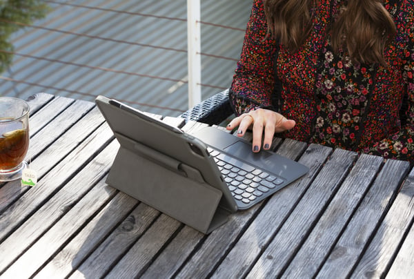 ZAGG KBD PRO KEYS MED TRACKPAD TYSK FÖR APPLE IPAD 10.2 SVART/GRÅ (103407953)
