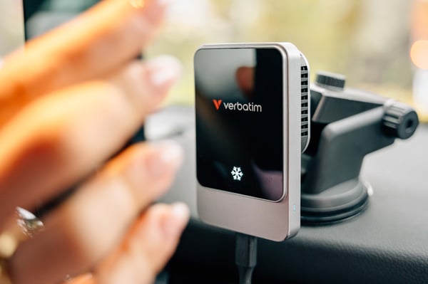 Verbatim Charge 'n' Drive Älypuhelin Musta USB Langaton lataaminen Pikalataus Auto