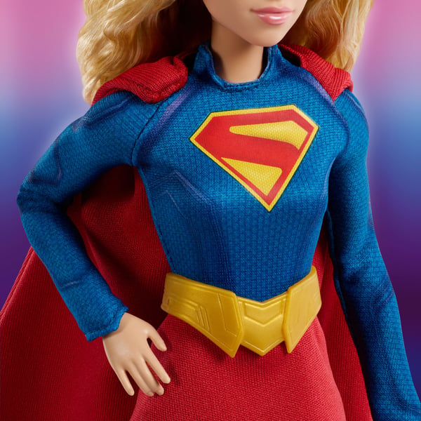 Barbie Signature DC Supergirl-modedocka, superhjältedräkt med cape
