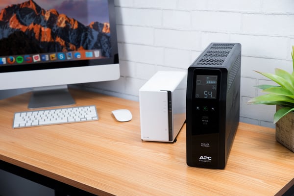 APC BACK UPS PRO BR 1200VA UPS-enhed Interaktivt indgangsstik 1,2 kVA 720 W 8 AC stikkontakt(er)