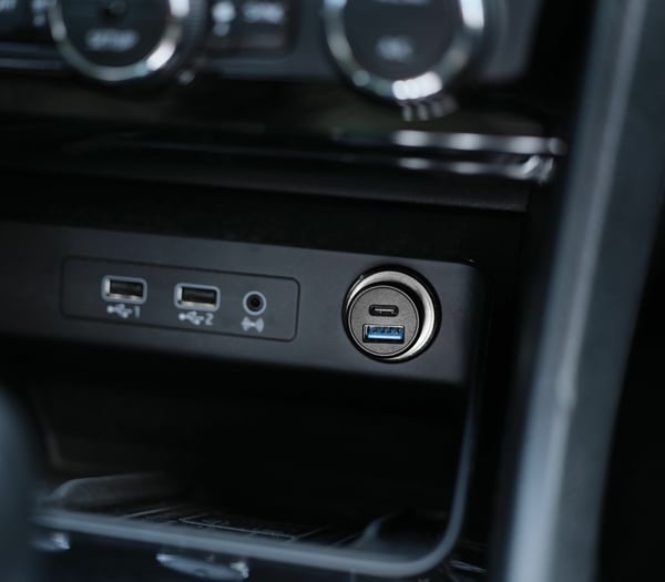 Trust Maxo Universaali Musta Tupakansytytin Pikalataus Auto