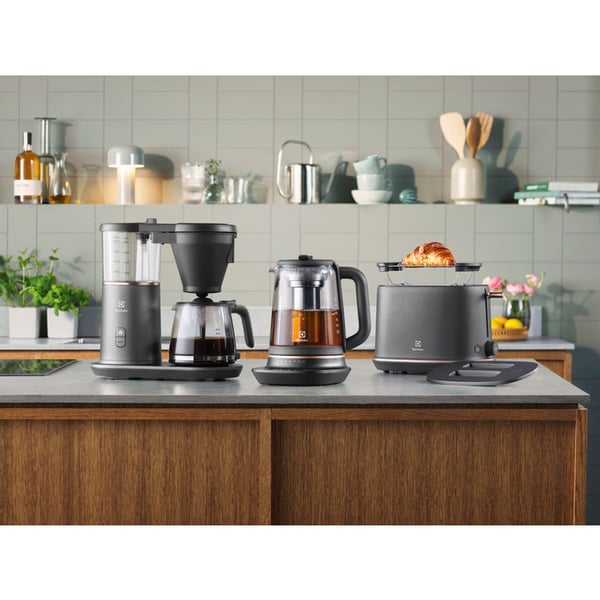 Electrolux E7T1-6BP 2 viipale(i)ta 980 W Musta
