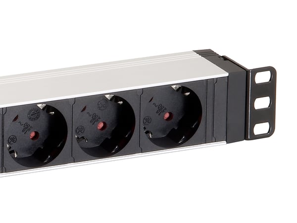 Equip 333293 strømforsyningsenhed (PDU) 8 AC stikkontakt(er) 1U Sort, Sølv
