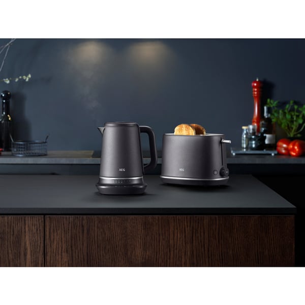 AEG GOURMET 7 elkedel 1,7 L 2400 W Sort