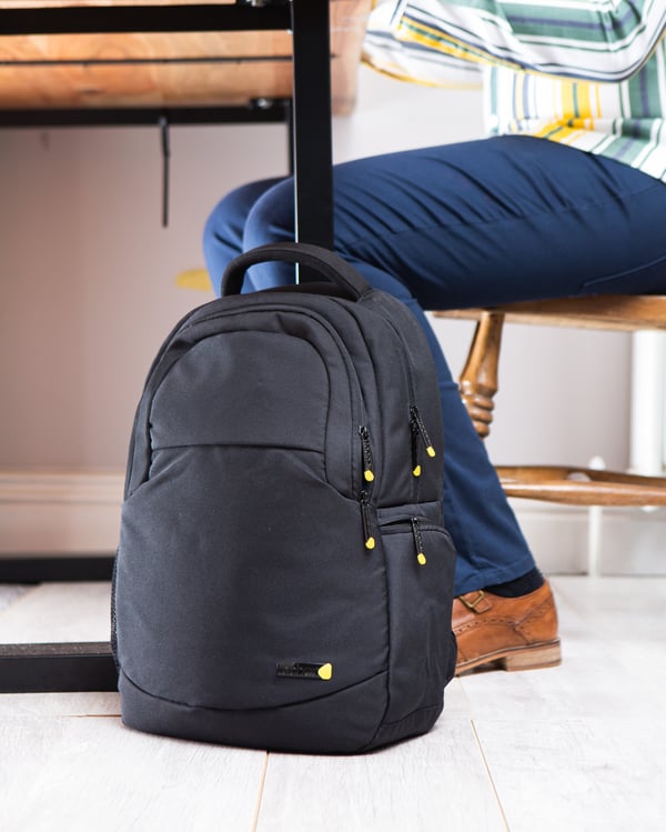 Techair Eco essential 39,6 cm (15.6") Reppukotelo Musta