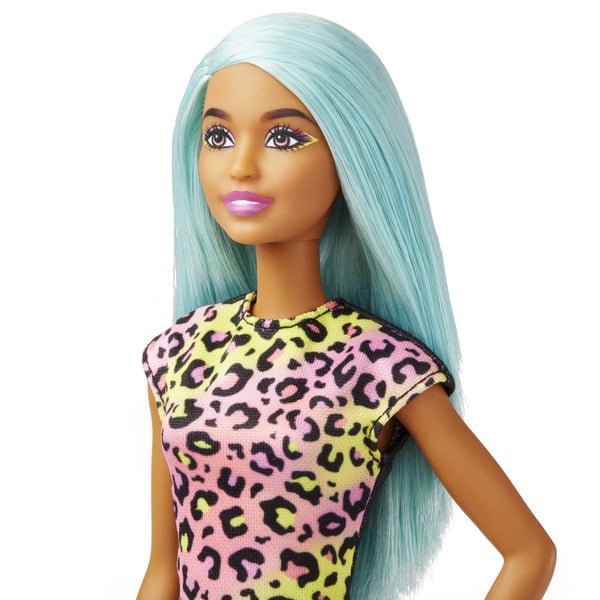 Barbie makeupartist-dukke med blågrønt hår og jobrelevant tilbehør som palet og pensel