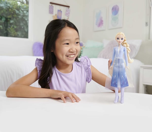 Disney Frozen Disneyn Frozen Elsa -nukke ja asusteita, Disneyn Frozen 2 -elokuvan innoittama lelu