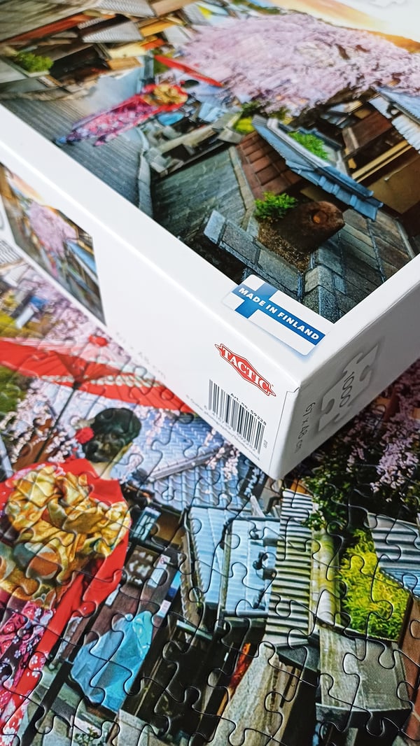 Tactic Puzzle Lovers Woman walking in Kyoto 1000 pcs puzzle