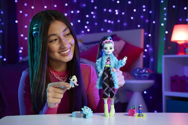 Monster High Creepover Party Frankie Stein