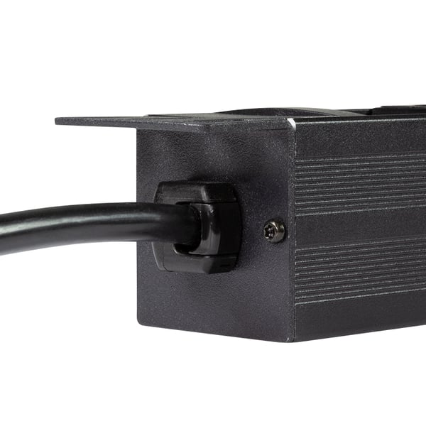LogiLink PDU8C02 tehonjakeluyksikkö 8 AC-pistorasia(a) 1U Musta