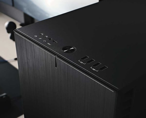 bluechip BUSINESSline Workstation WS3401 AMD Ryzen™ Threadripper™ 7960X 64 GB DDR5-SDRAM 1 TB SSD NVIDIA RTX PRO 4000 Blackwell Windows 11 Pro Tower Sort