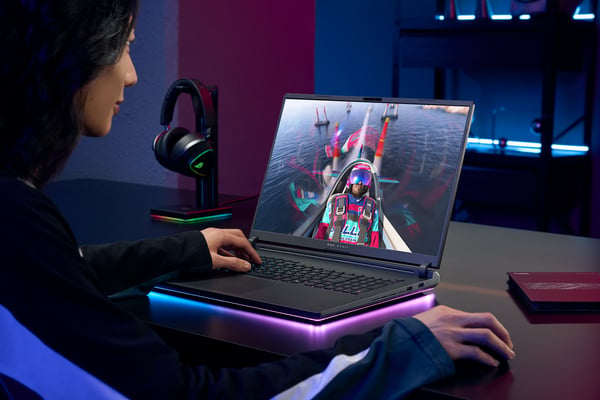 ASUS ROG Strix G18 G815LP-S9034 Intel Core Ultra 9 275HX Laptop 45,7 cm (18") WQXGA 32 GB DDR5-SDRAM 1 TB SSD NVIDIA GeForce RTX 5070 Wi-Fi 7 (802.11be) Spansk Grå