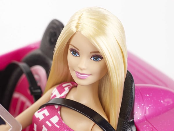 Barbie Barbie-nukke ja ajoneuvo
