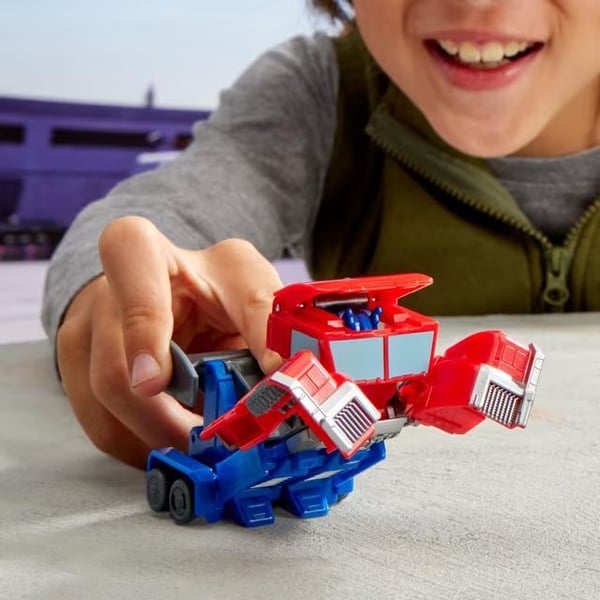Transformers EarthSpark 1-Step Smash Changers Optimus Prime
