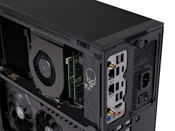 bluechip GAMINGline S1970 Intel® Core™ i9 i9-14900K 16 GB DDR5-SDRAM 500 GB SSD NVIDIA GeForce RTX 5060 Ti Windows 11 Home Mini PC Mini-PC Svart