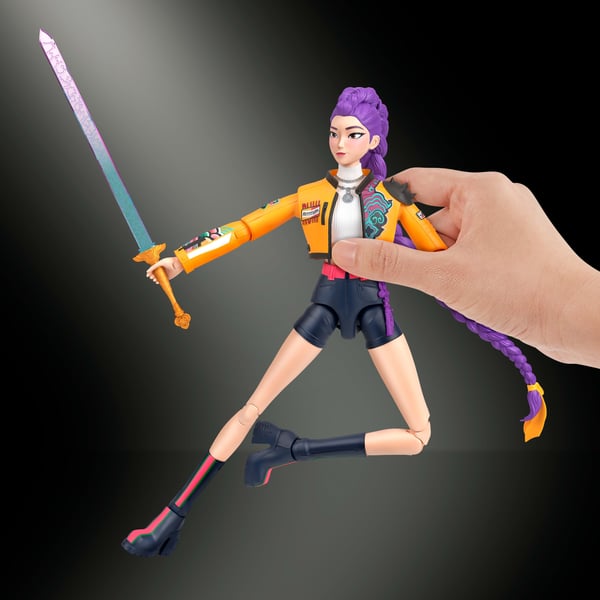 Mattel KPop Demon Hunters HUNTR/X Rumi-actionfigur på 15 cm med tillbehör samt utbytbara ansikten och händer