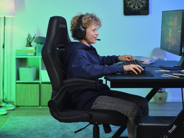 Trust GXT 703 RIYE Yleispelituoli Musta