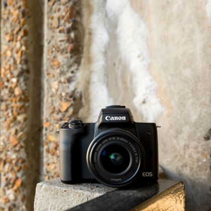 Canon EOS M50 + EF-M 15-45mm IS STM MILC 24,1 MP CMOS 6000 x 4000 pixlar Svart