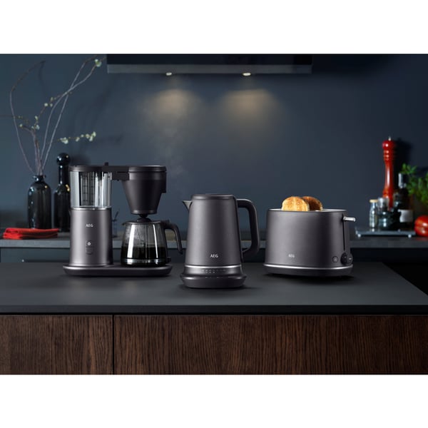 AEG GOURMET 7 elkedel 1,7 L 2400 W Sort