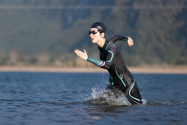 SHOKZ OpenSwim Pro Headset Trådløs Halsbånd Sport Bluetooth Sort, Rød
