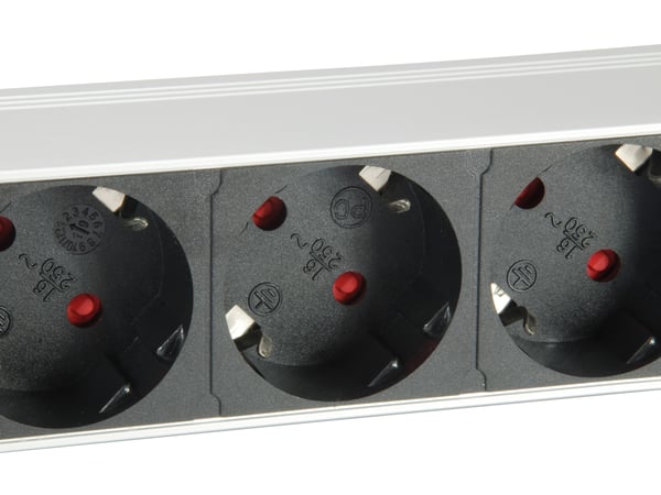 Equip 333309 stikdåse 1,8 m 7 AC stikkontakt(er) Indendørs Sort, Hvid