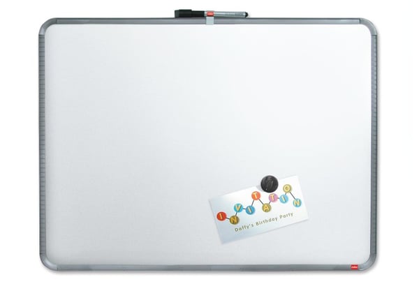 Nobo lille magnetisk whiteboard med slank sølvramme 580x430mm Nobo lille magnetisk whiteboard med slank sølvramme 580x430mm