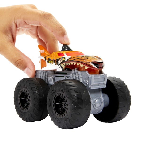 Hot Wheels Monster Trucks Roarin' Wreckers Tiger Shark