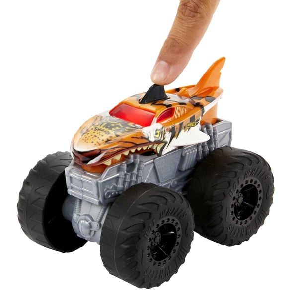 Hot Wheels Monster Trucks Roarin' Wreckers Tiger Shark
