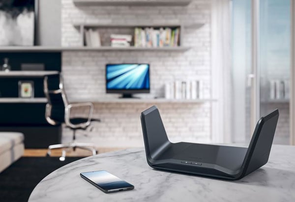 NETGEAR Nighthawk RAXE300 trådløs router Gigabit Ethernet Tri-band (2,4 GHz / 5 GHz / 5 GHz) Sort