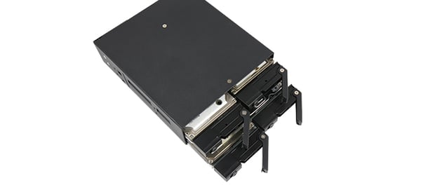 Chieftec CMR-425 asemapaikkaan asennettava paneeli Liitinpaneeli Musta